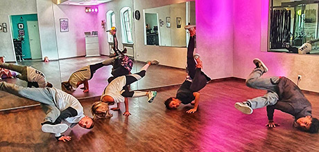 Sportliche Frauen beim Piloxing